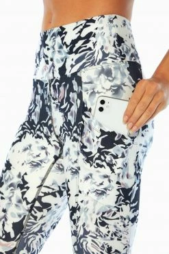 Marika Balance Collection Eclipse Printed Side Pocket Mid Calf Capri Legging 44 Marika Balance Collection Eclipse Printed Side Pocket Mid Calf Capri Legging