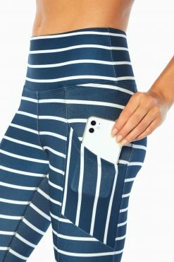 Marika Balance Collection Eclipse Printed Side Pocket Mid Calf Capri Legging 34 Marika Balance Collection Eclipse Printed Side Pocket Mid Calf Capri Legging