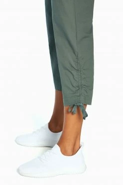 Marika Skylar Capri Pant