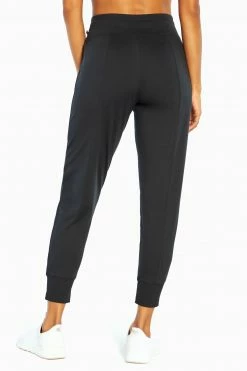 Marika Mona Jogger Features
