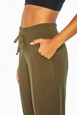 Marika Mona Jogger Features