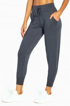 Marika Mona Jogger Features