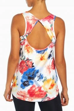Marika Features Back Twist Tank 40 Marika Features Back Twist Tank